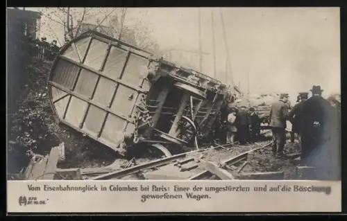 AK Colombes, Eisenbahnkatastrophe, umgestürzter Waggon