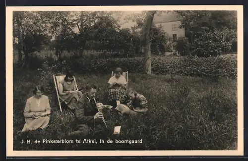 AK Arkel, J. H. de Pinksterblom, In de boomgaard