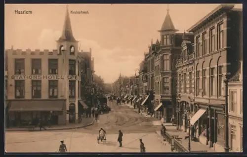 AK Haarlem, Kruisstraat mit Stationshotel & Café