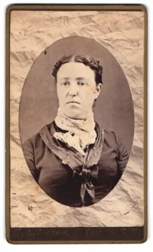 Fotografie W. A. Johnson, Theresa /N.Y., Portrait einer Frau