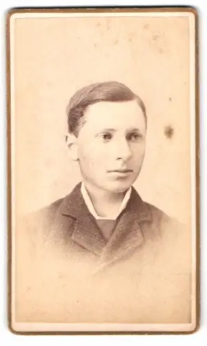 Fotografie Mrs. J. Hitchcock, Canton /N. Y., Porträt eines jungen Mannes