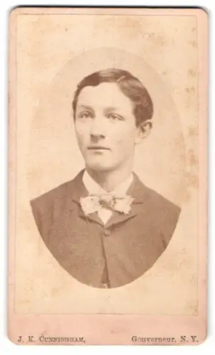 Fotografie J. K. Cunningham, Gouverneur /N.Y., Porträt eines jungen Mannes