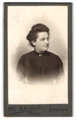 Fotografie M. Schuberth, Kronach, Porträt einer Frau