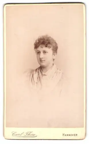 Fotografie Carl Thies, Hannover, Höltystrasse 13, Porträt einer Frau