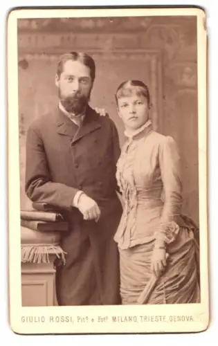 Fotografie Giulio Rossi, Milano, Elegantes Paar im Atelier