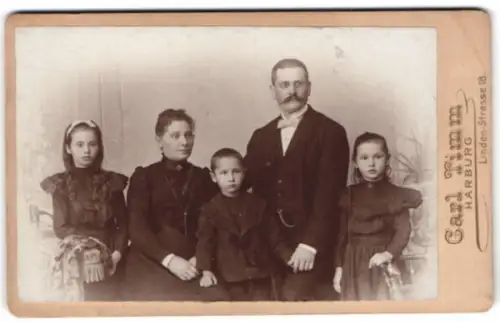 Fotografie Carl Timm, Harburg, Lindenstrasse 18, Familienporträt mit drei Kindern