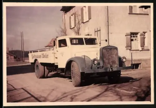 Fotografie Lastwagen Saurer, LKW-Pritsche der Postbrauerei Weiler