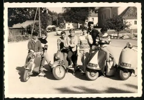 Fotografie Strehl, Wels, Motorrad Lohner & Puch, Motorroller Club mit Kennzeichen Österreich