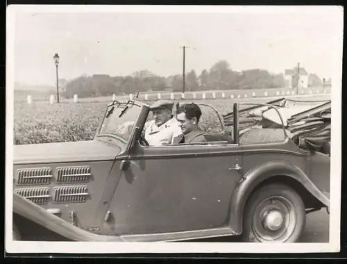 Fotografie Auto Adler Cabrio, Männer sitzen im offenen Cabriolet