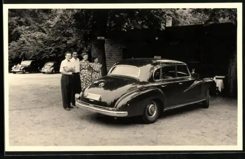 Fotografie Hasse, Berlin-Wilmersdorf, Auto Mercedes Benz 300 Adenauer, Familie & Luxus-Limousine Kennzeichen Berlin