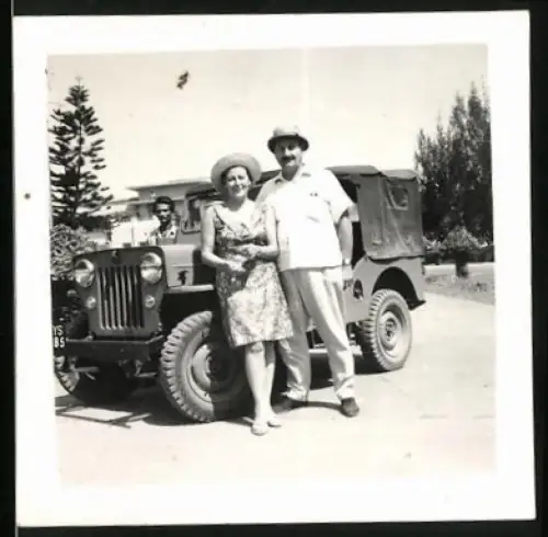 Fotografie Ansicht Bhadravati / Indien, Auto Willys MB Overland Jeep Geländewagen