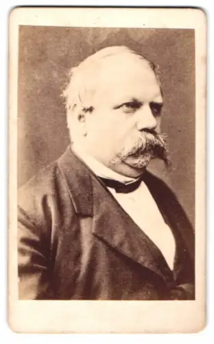 Fotografie Portrait Prof. Ernst Julius Gurlt, Chirurg am Medicinisch-chirurgischen Friedrich-Wilhelms-Institut zu Berlin