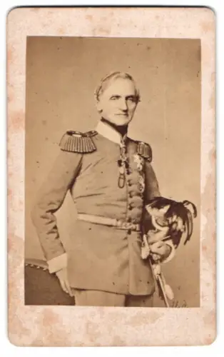 Fotografie König Johann von Sachsen in Uniform mit Orden, als Philalethes übersetze er Dantes Göttliche Komödie