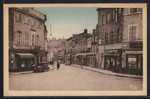 AK L`Arbresle /Rhône, Rue Centrale avec boutiques et passants