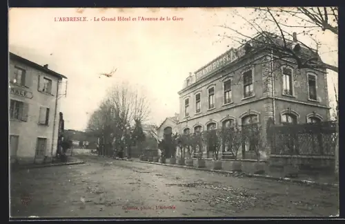 AK L`Arbresle, Le Grand Hôtel et l`Avenue de la Gare