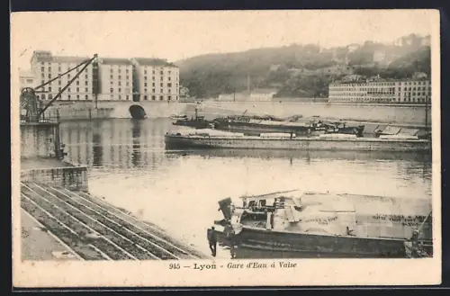 AK Lyon, Gare d`Eau à Vaise avec péniches sur la rivière