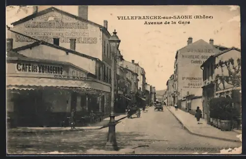 AK Villefranche-sur-Saône /Rhône, Avenue de la Gare avec le Café des Voyageurs
