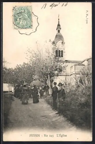 AK Feysin, L`Église et les villageois sur le chemin