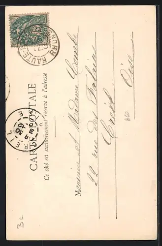 AK Haute-Rivoire /Rhône, Ancienne Porte avec des habitants dans la rue