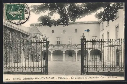 AK Saint-Didier-au-Mont-d`Or /Rhône, Le Château de Fromente. Cour intérieure