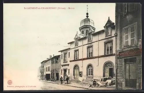 AK St-Laurent-de-Chamousset /Rhône, Mairie et rue animée