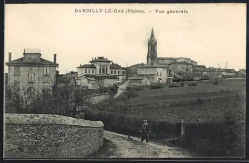 AK Dardilly-le-Bas /Rhône, Vue générale du village avec église en arrière-plan