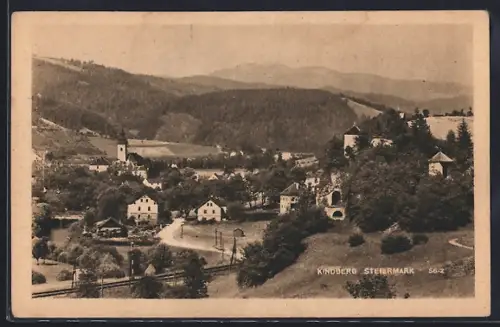 AK Kindberg, Totalansicht mit Bahnschienen und Strasse
