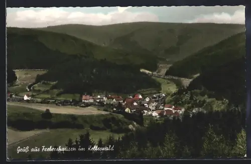 AK Frebershausen im Kellerwald, Ortsansicht umgeben von Wäldern und Bergen