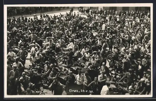 Foto-AK Graz, Motorrad-Treffen 1921, Teilnehmer mit ihren Motorrädern