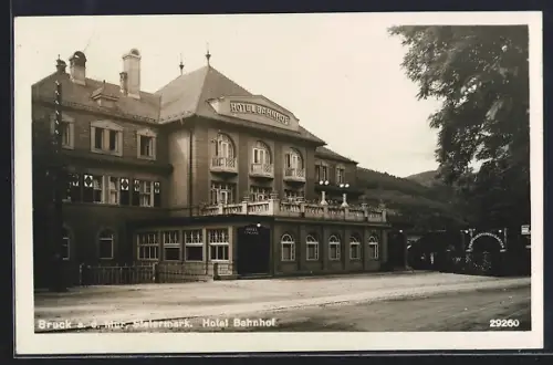 AK Bruck a. d. Mur, Hotel Bahnhof mit Restaurant Garten