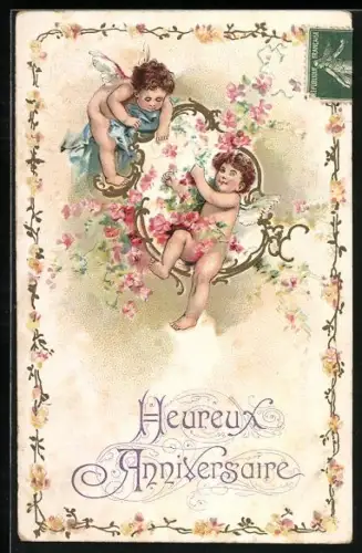 AK Zwei Engel mit blühenden Blumen, Heureux Anniversaire