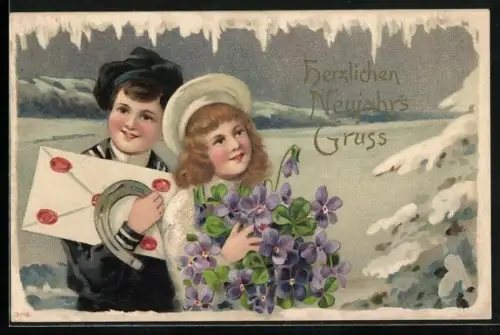 Präge-AK Zwei Kinder mit einem Hufeisen, riesigem Brief und Veilchen, Herzlichen Neujahrs Gruss