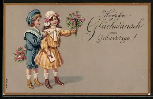 AK Herzlichen Glückwunsch zum Geburtstage, Junge im Matrosenanzug und Mädchen mit Blumensträussen