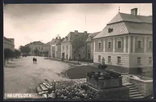 AK Neufelden, Platz mit Säulendenkmal