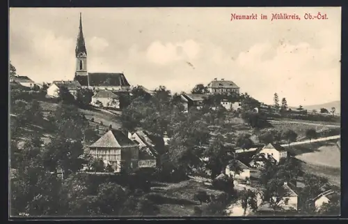 AK Neumarkt im Mühlkreis, Ortsansicht mit Kirche und Strasse aus der Vogelschau