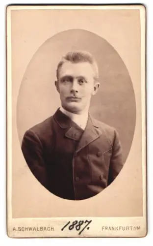 Fotografie A. Schwalbach, Frankfurt, Zeil 46, Porträt eines jungen Mannes
