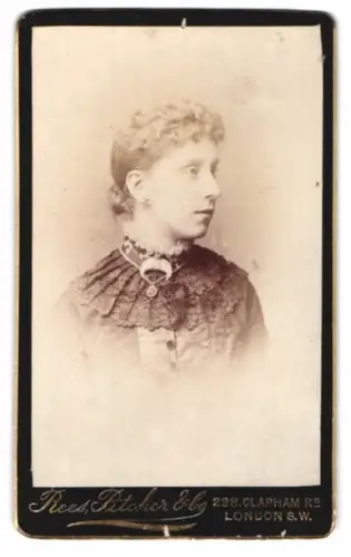 Fotografie Rees & Pitcher, London, Clapham Rd 298, Porträt einer jungen Frau