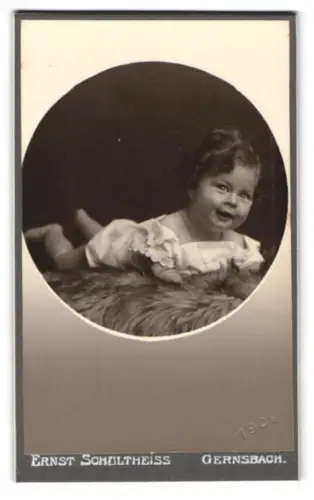 Fotografie Ernst Schultheiss, Gernsbach, Bleichstrasse 11, Porträt eines Kleinkinds 1909
