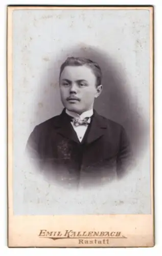 Fotografie Emil Kallenbach, Rastatt, Porträt eines jungen Mannes