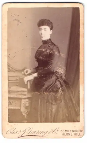 Fotografie Chas J. Gearing & Co., Herne Hill, 35 Milkwood Rd, Porträt einer Dame