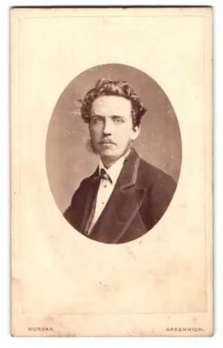 Fotografie Morgan, Greenwich, Circus, Porträt eines Herren im Anzug