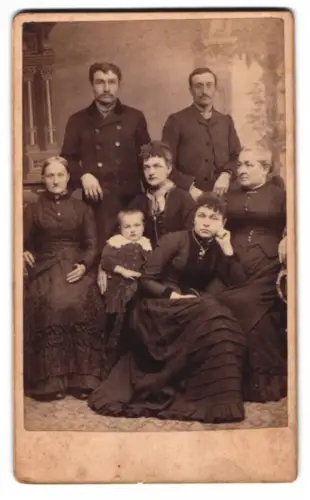 Fotografie Geo. W. Carter, Lowville /NY, Familienporträt mit sieben Personen
