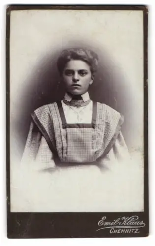 Fotografie Emil Klaus, Chemnitz, Reitbahnstr. 22, Porträt einer jungen Frau, geb. 1891, gest. 1924