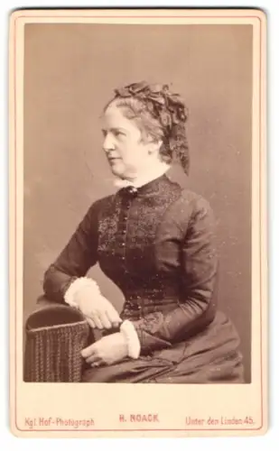 Fotografie H. Noack, Berlin, Unter den Linden 45, Porträt einer Dame
