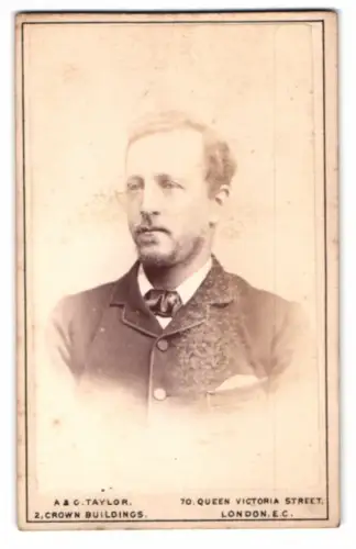 Fotografie A & G Taylor, London, Queen Victoria Street 70, Porträt eines Herrn