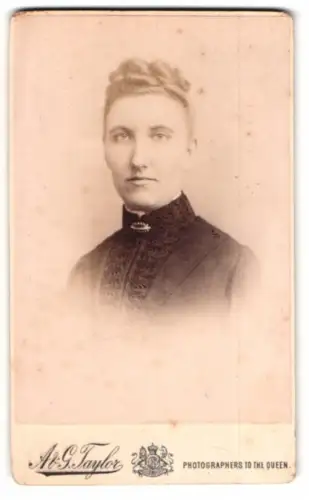 Fotografie A. & G. Taylor, London, Queen Victoria Street 78, Portrait einer Dame