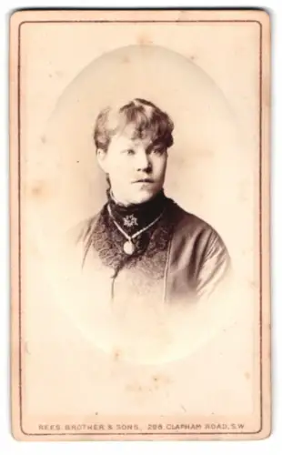 Fotografie Rees Brother & Sons, London, Clapham Road 298, Portrait einer Frau