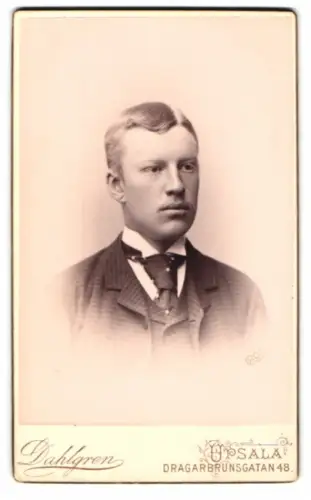 Fotografie Alfred Dahlgren, Uppsala, Dragarbrunsgatan 48, Porträt eines jungen Mannes