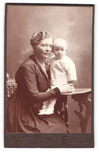 Fotografie Edlund, Stockholm, Hornsgatan 20, Frau mit ihrem Kind