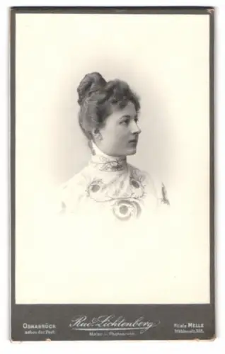 Fotografie Rue Lichtenberg, Osnabrück, Porträt einer Dame im Profil
